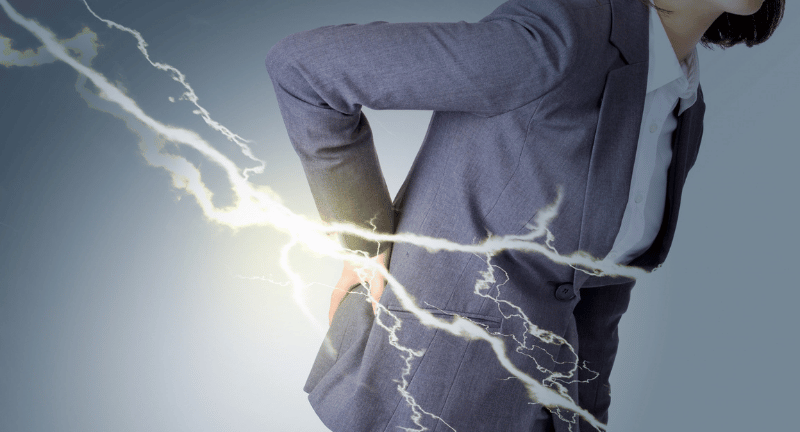 腰痛で困っている人のイラスト